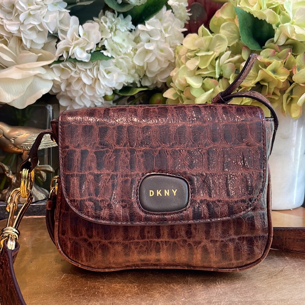 NWOT! Donna Karan DKNY Crocodile Embossed Lambskin Expandable Leather Crossbody